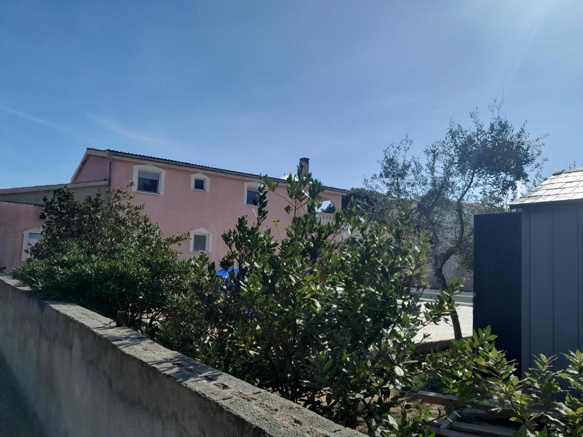 Caliente Apartments Vir A Exterior foto