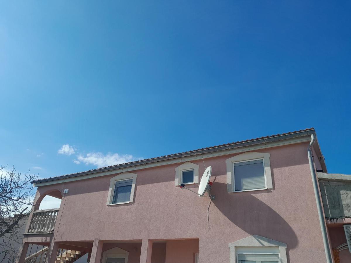Caliente Apartments Vir A Exterior foto